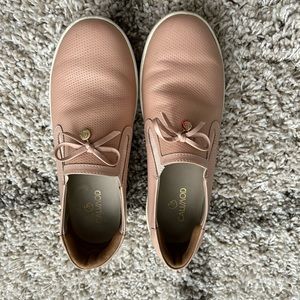 Calimod size 37 USA 8, rose color, made in Brazil , used -good condition